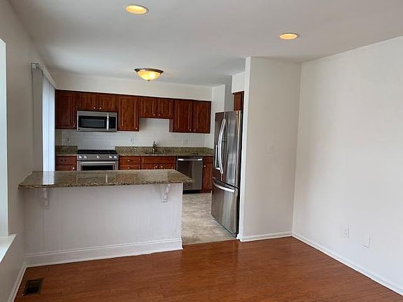 Kitchen ( Stainless Steel Appliances , Granite Counter top)