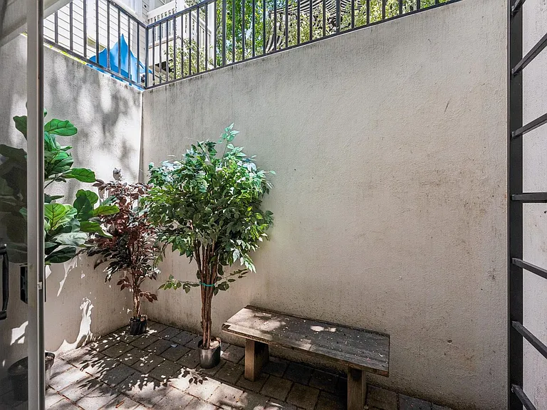 909 Ramona St — Photo 19