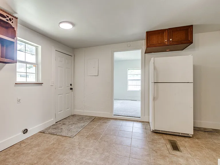 425 E Eufaula St — Photo 15