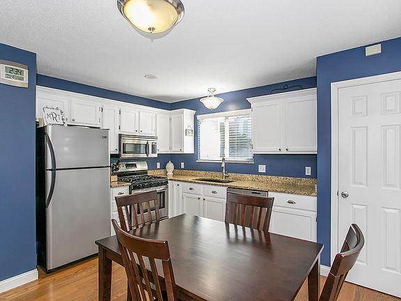 3rd image of 227 Wynstay Ave