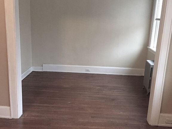 4th image of 523 Oak St APT 204