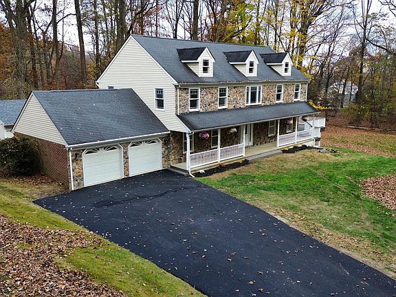 5th image of 1301 Crestmont Dr