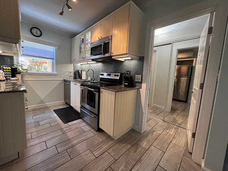 208 10th Ave N #208 — Photo 11