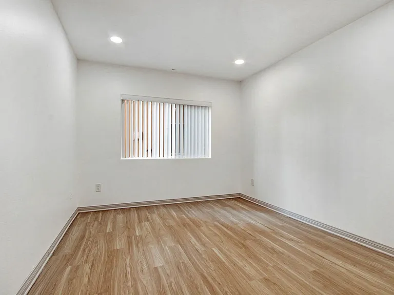 821 Wilcox Ave — Photo 20