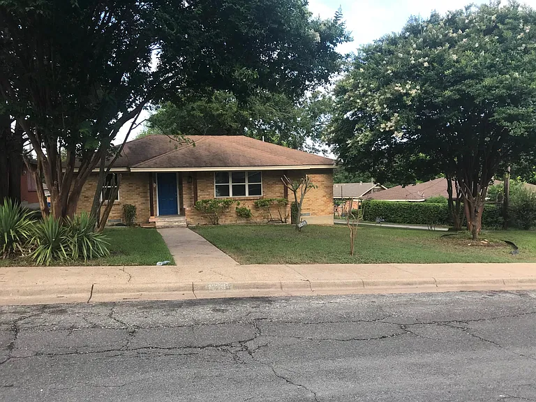 1218 Serenade Ln — Photo 1