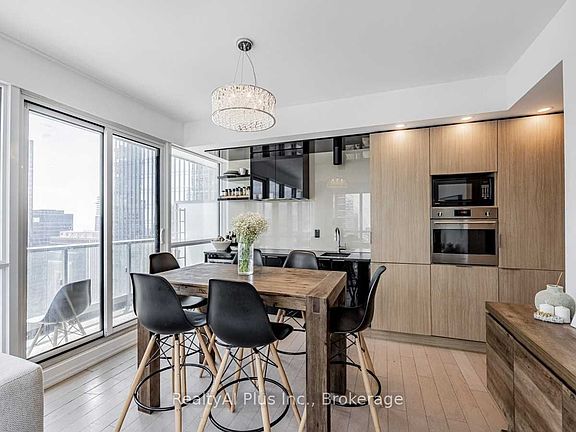 2nd image of 70 Temperance St Unit 3906