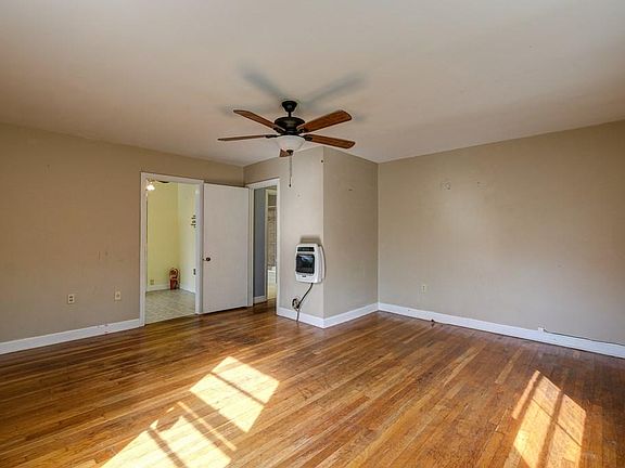 5th image of 135 Glenwood St
