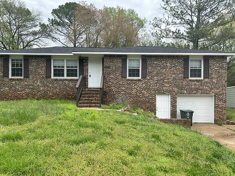 2620 Thornhill Rd NW — Photo 1
