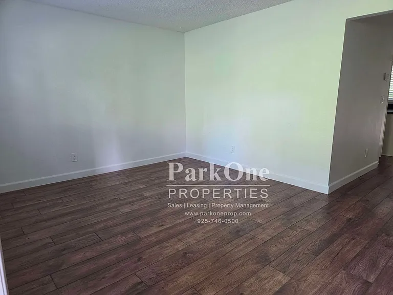 3270 Marlene Dr — Photo 2