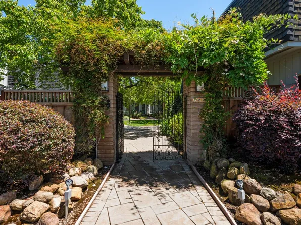 120 Oak Rim Way APT 10, Los Gatos, CA 95032