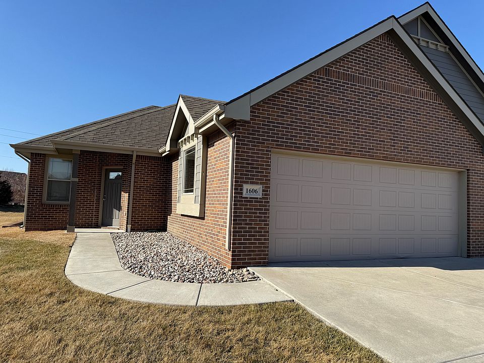 1st image of 1606 W Cobblestone Ct