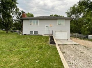 330 W 14th St, Auburn, KS 66402