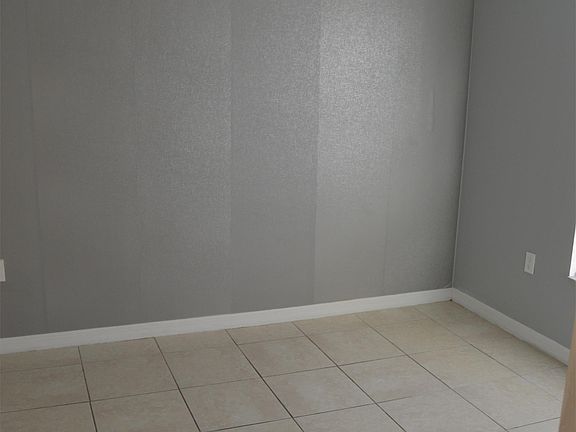 5th image of 823 SW 32nd Ter #1
