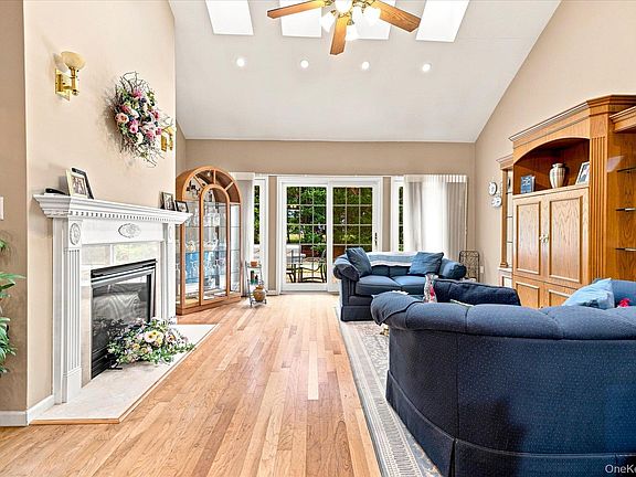 4th image of 196 Pond View Drive