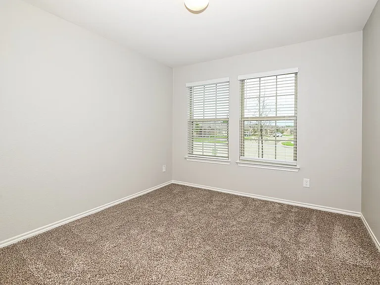 2618 Saldana Dr — Photo 12