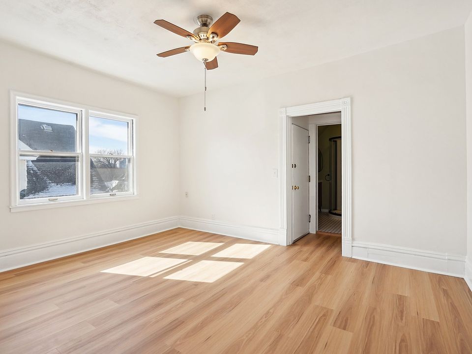 1st image of 1942 Lincoln St NE #2