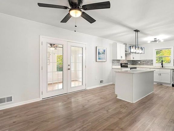5th image of 2318 Green Forrest Dr