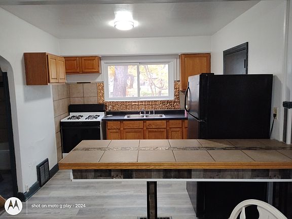 2nd image of 2109 Preston St