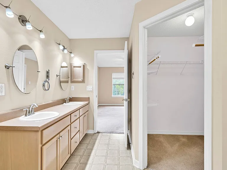9750 Parker Lake Cir — Photo 18