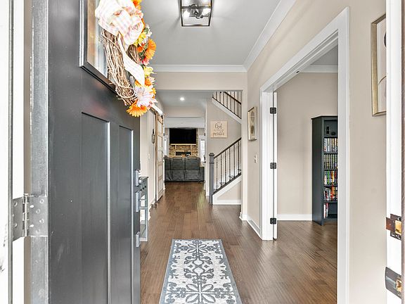 4th image of 102 Mohegan Way