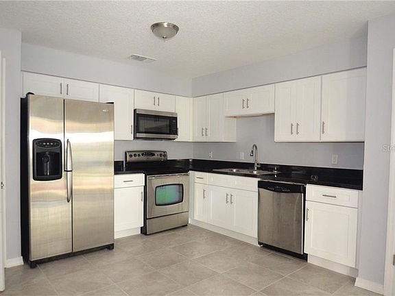 5th image of 412 Forest Park Ln