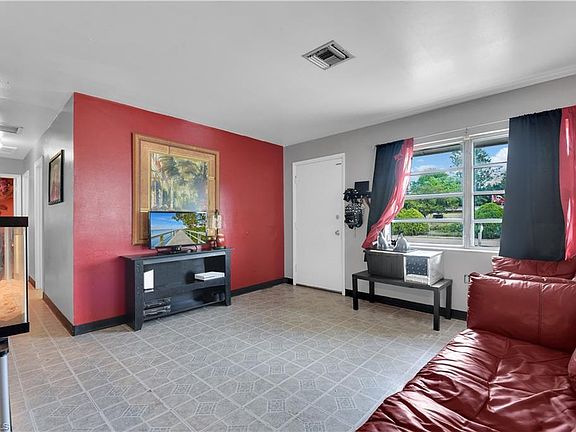 2nd image of 935 Orange Blossom Ln