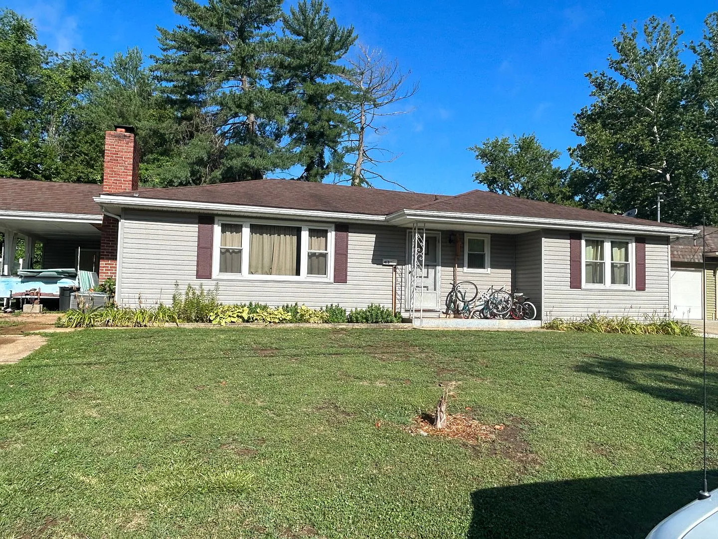 3 Bedroom 1 Bath on a Full Basement with Fenced Yard — Photo 1