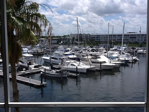 3rd image of 21 Yacht Club Dr APT 401