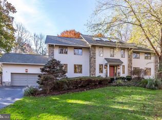 11285 Beach Mill Rd, Great Falls, VA 22066