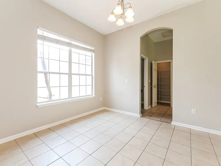 667 Bonaparte Dr — Photo 6