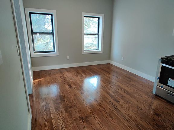 4th image of 43 Jewett Ave APT 2V