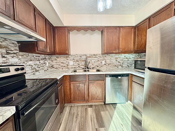 4th image of 6374 S 137th St