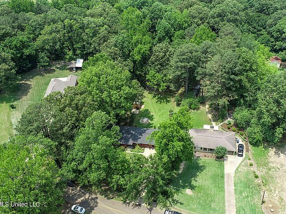 5th image of 107 Hillcrest Dr