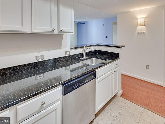 4th image of 880 N Pollard St APT 223