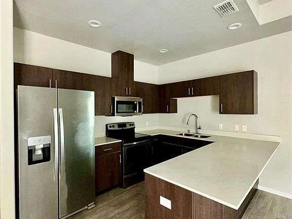 3rd image of 401 Downing Ave APT 4