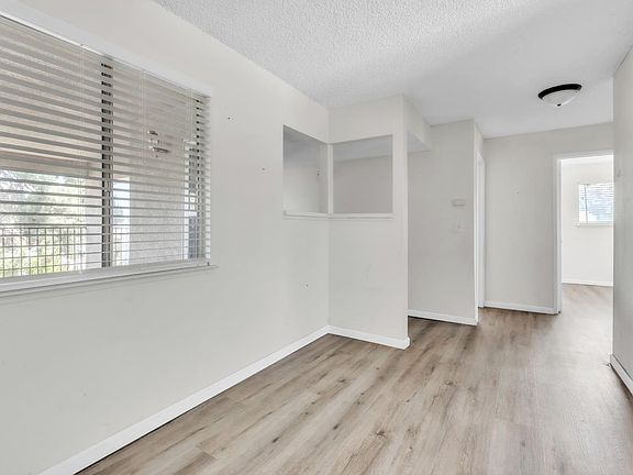 4th image of 281 Julie Dr
