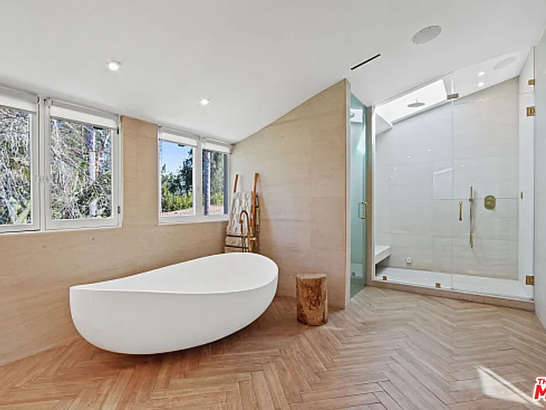 9451 Sunset Blvd — Photo 28