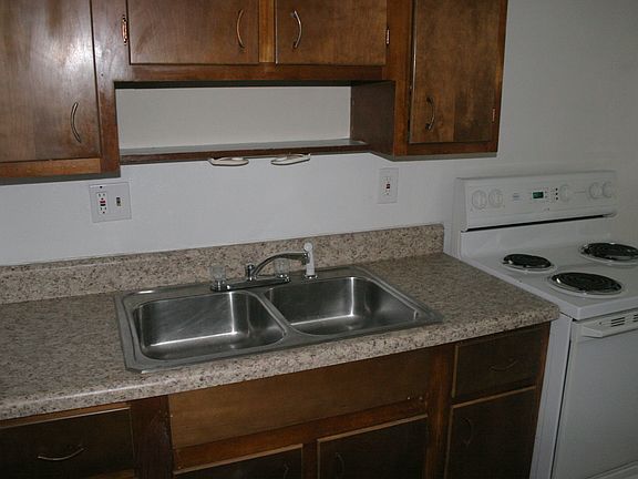 3rd image of 620 Hall Ave