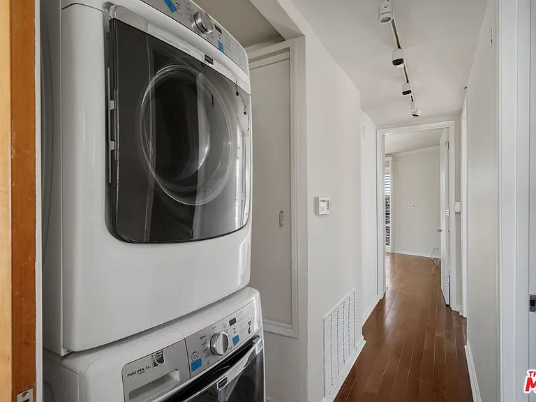 1360 S Beverly Glen Blvd #Penthouse 301 — Photo 14