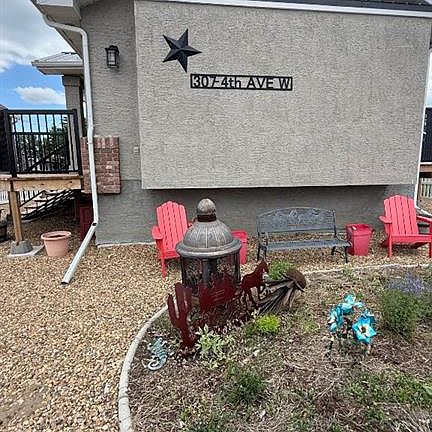 4th image of 307 4th Ave N