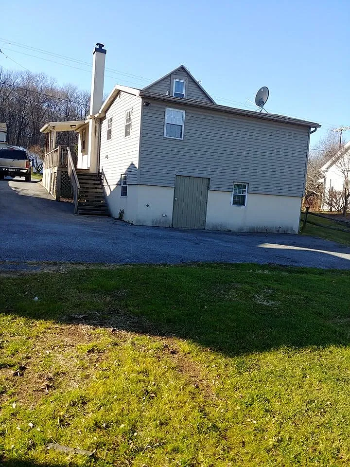 126 E Church St — Photo 3