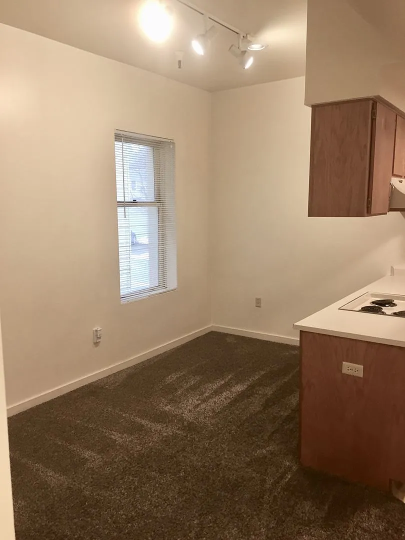 Peery Apartments — Photo 3