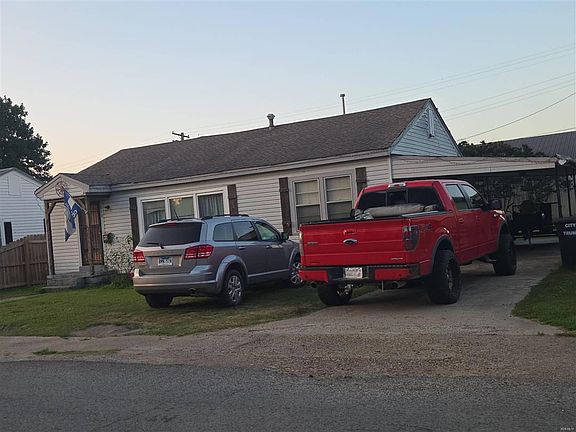 3rd image of 813 Cedar St