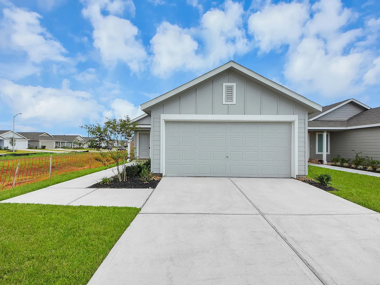 3 bed, 2.0 bath, 1402 sqft, $1,700 — Photo 1