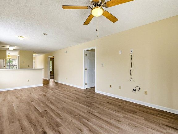 4th image of 1095 W Plantation Dr. W #30-B