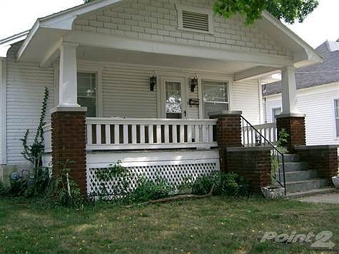 Front view of the home.