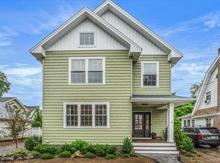 10 Hazel Pl, Floral Park, NY 11001