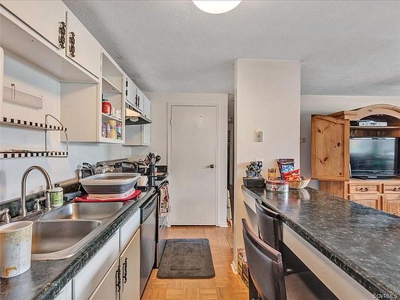 5th image of 8406 Donovan Ct APT 401