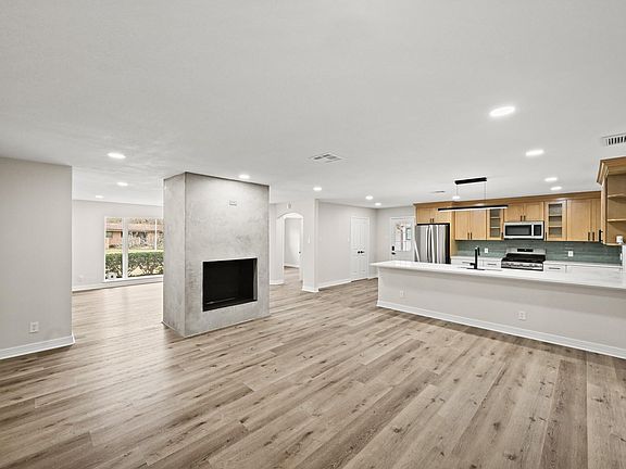 3rd image of 3011 Freshmeadows Dr