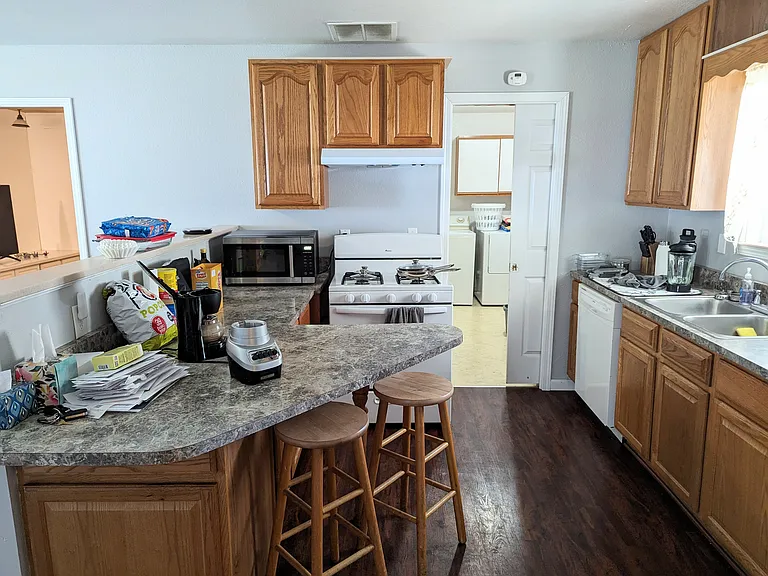 309 W 2nd St — Photo 7